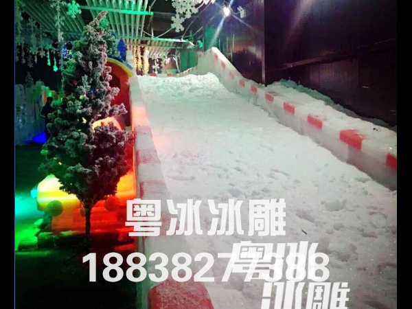 滑雪场滑雪平台滑梯