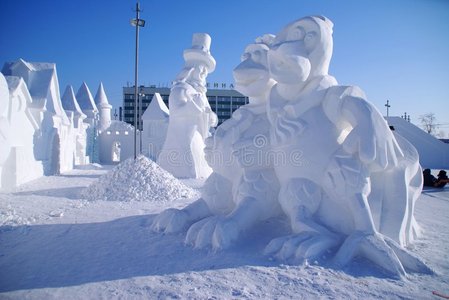 冰雕和雪雕的区别有什么，雪雕如何制作···